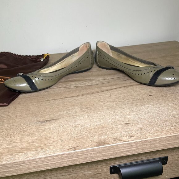 Women's Size 38.5 EU (US 8) Tod's Olive Green Patent Leather Ballet Flats - Picture 7 of 8